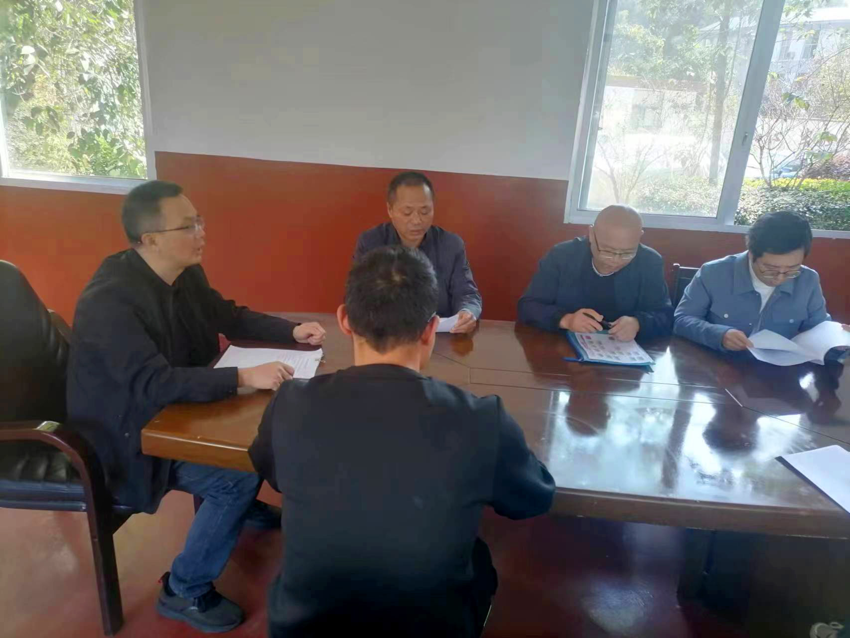 【主題教育·我在崗位做貢獻】 推進村企合作造林，助力鄉村振興