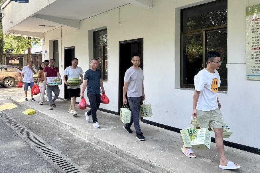 慰問關(guān)懷丨金森公司開展“防暑降溫送清涼”走訪慰問活動 慰問關(guān)懷丨金森公司開展“防暑降溫送清涼”走訪慰問活動